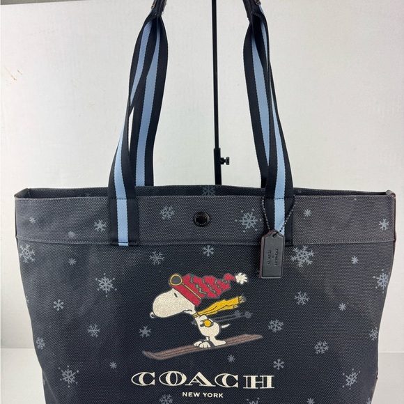 Coach X Peanuts Tote Bag 38 With Snoopy Ski Motif - Picture 3 of 17